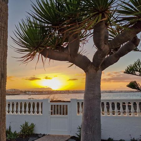 Villa La Maja Beachfront Corralejo Exterior photo