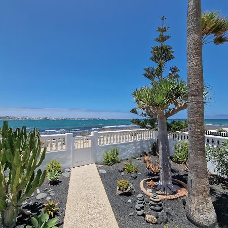 Villa La Maja Beachfront Corralejo Exterior photo